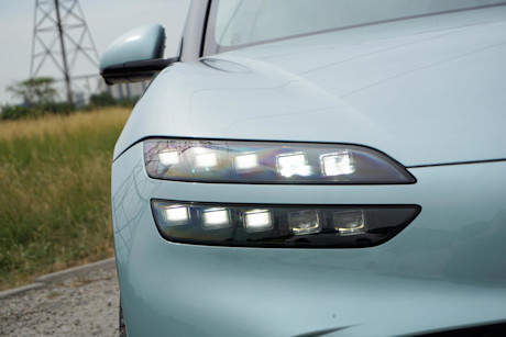 Editorial 2023 genesis gv60 performance awd 06 di