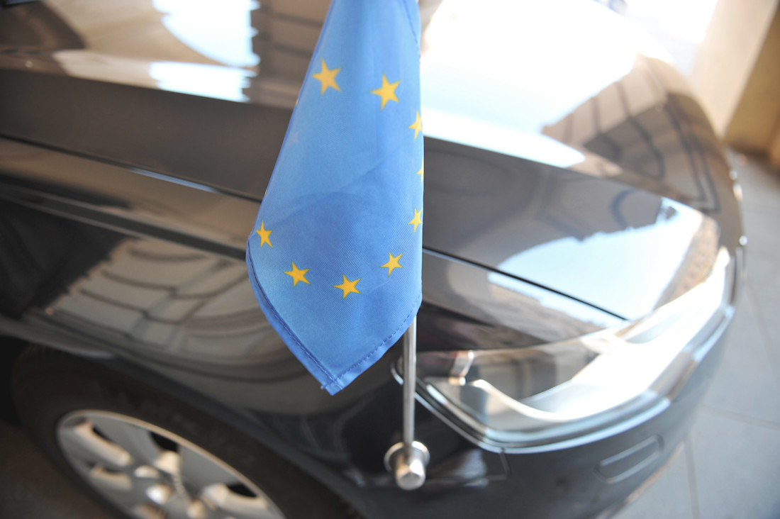 Europaumfrage Teil 1: Deutliche Mehrheit gegen Verbrennerverbot