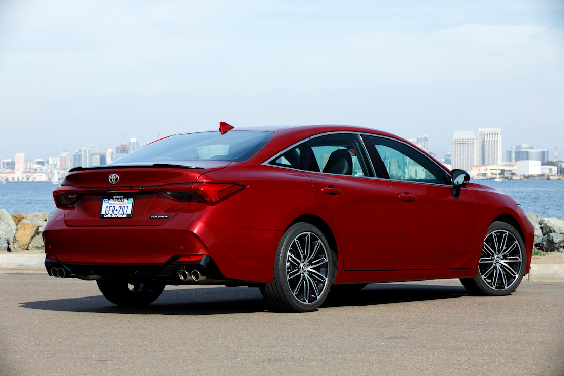 toyota-avalon-back