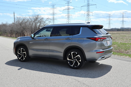 Editorial 2024 mitsubishi outlander phev gt premium 11