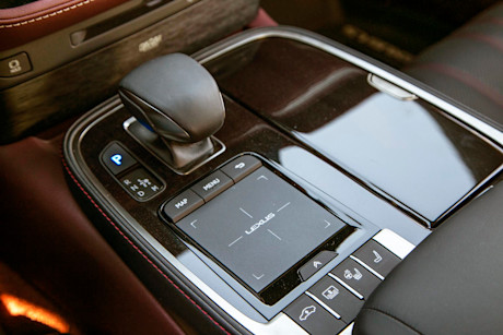 Editorial 2021 lexus ls 500 awd 16 jw