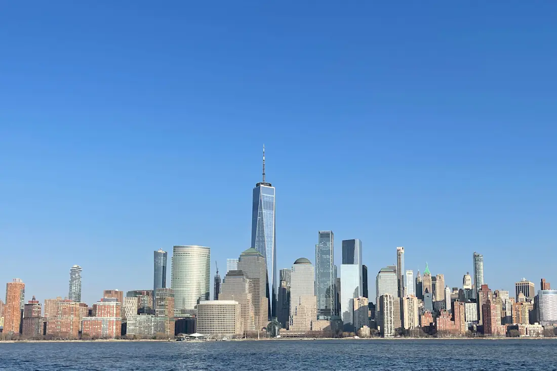  Welcome back! Nach den pandemiebedingten Einreisebeschränkungen empfangen dich Metropolen wie New York jetzt wieder mit offenen Armen.