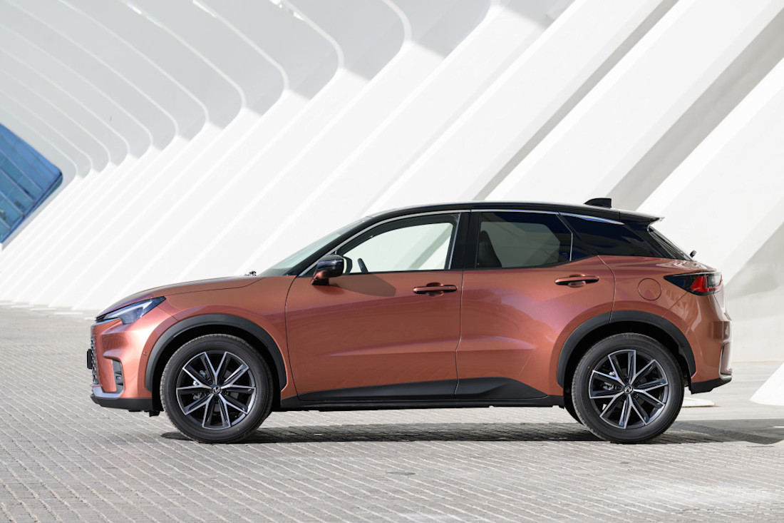 lexus_lbx_cool_41