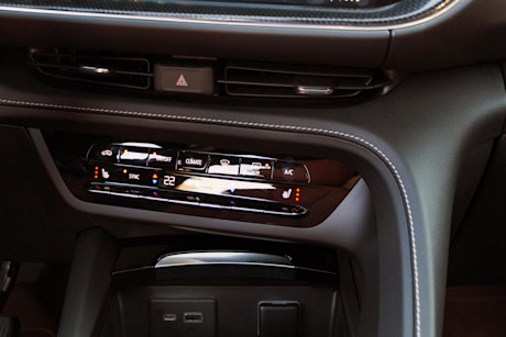 Editorial 2021 buick envision awd essence sport touring 23 ew