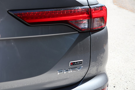 Editorial 2024 mitsubishi outlander phev gt premium 2