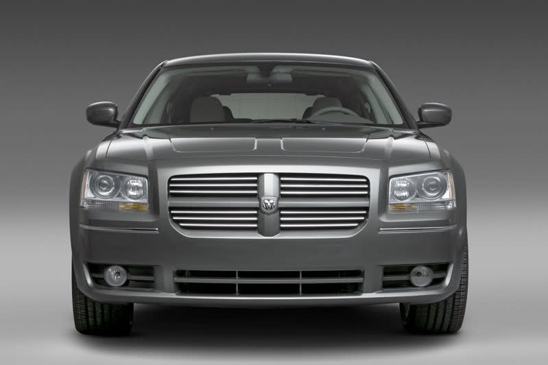 dodge-magnum-front2