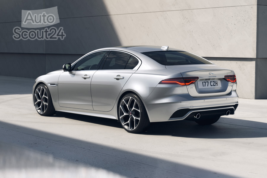 Jag_XE_22MY_02_R-Dynamic_HSE_Rear_3-4_250821.jpg