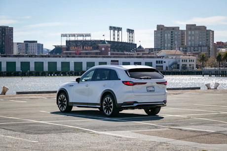Editorial 2024 mazda cx 90 phev 05 jw