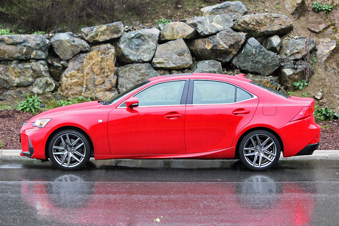 Editorial 2017 lexus is200t rwd 03 dh