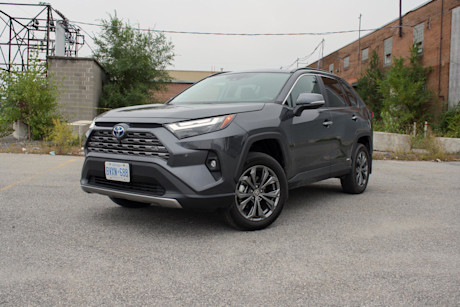 Kia Sportage HEV 2023 vs Toyota RAV4 Hybride 2022 : match comparatif Image
