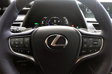 Lexus UX 250h 2022 : essai routier Body Image