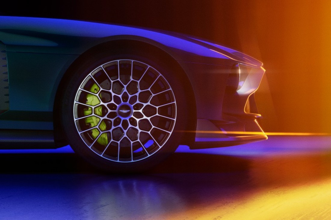 AstonMartinValour_17.jpg