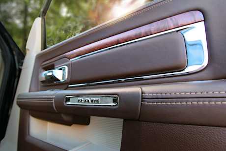 Editorial 04 ram laramie longhorn