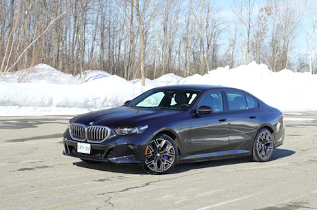 BMW 550e xDrive 2025 : essai routier Image