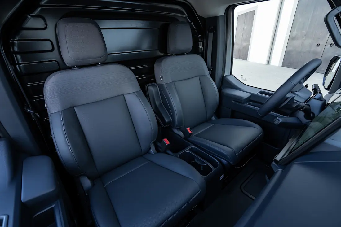 kia pv5-cargo kickoff26 stahlgrau-metallic-sitze