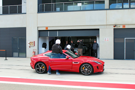 Editorial 2015 jaguar f type coupe 11
