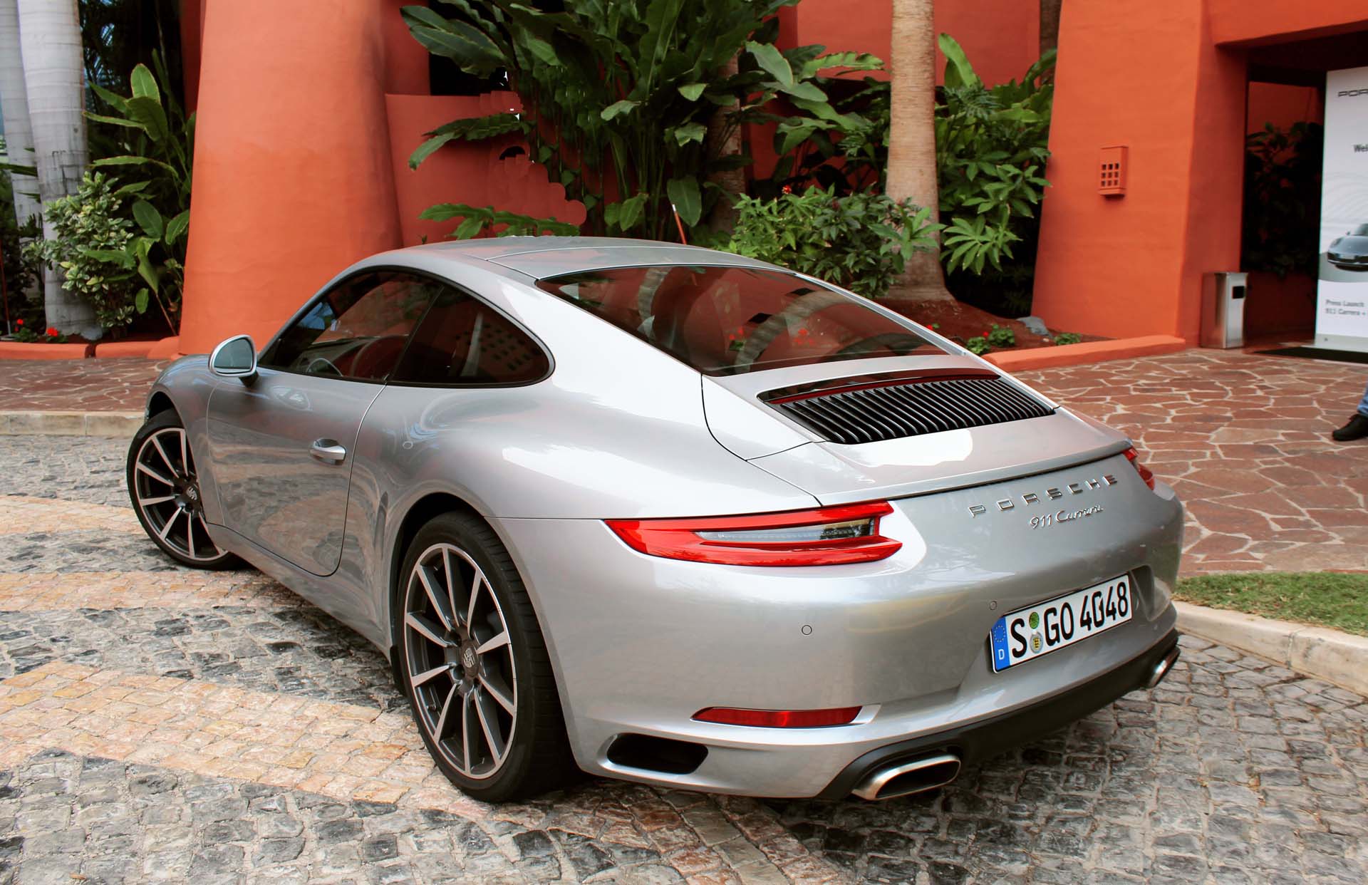 But let’s not leave the base 370 hp Carrera out of this. While the outgoing 3.4L Carrera could feel a bit off pace before the tach swung hard right, this 2017 370-hp turbo Carrera does not give up much in the way of perceived pace to the bigger brother S. It feels damned fast too, and also benefits from all the improvements to handling, ride quality and fuel economy.