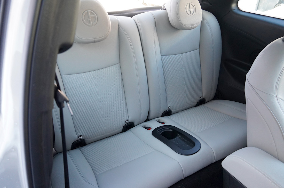 2025 Fiat 500e Griogio Armani - TD - VA - 260404 - 20.jpg