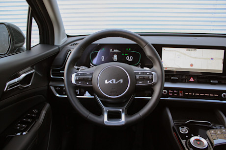 Kia Sportage HEV 2023 vs Toyota RAV4 Hybride 2022 : match comparatif Image