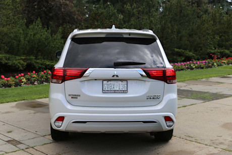 Editorial 2019 mitsubishi outlander phev gt 4wd 06 ts