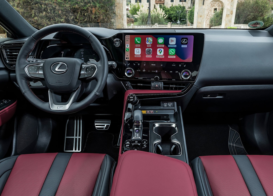 Lexus-NX 450h interni volante