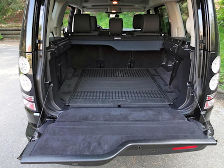 Editorial 2015 land rover lr4 hse luxury sh 39