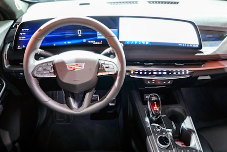 Editorial 2024 cadillac xt4 sport p 230630 08 jm