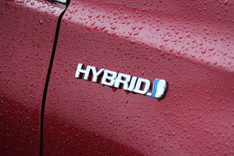 Editorial 2017 toyota camry hybrid xle dh 6