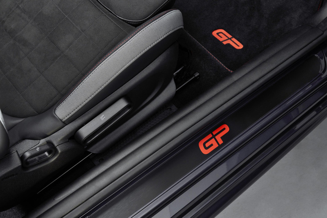 mini-jcw-gp (10).jpg