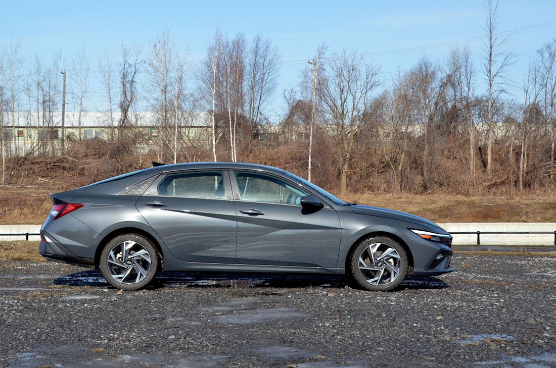 Hyundai Elantra 2024 : essai routier Image