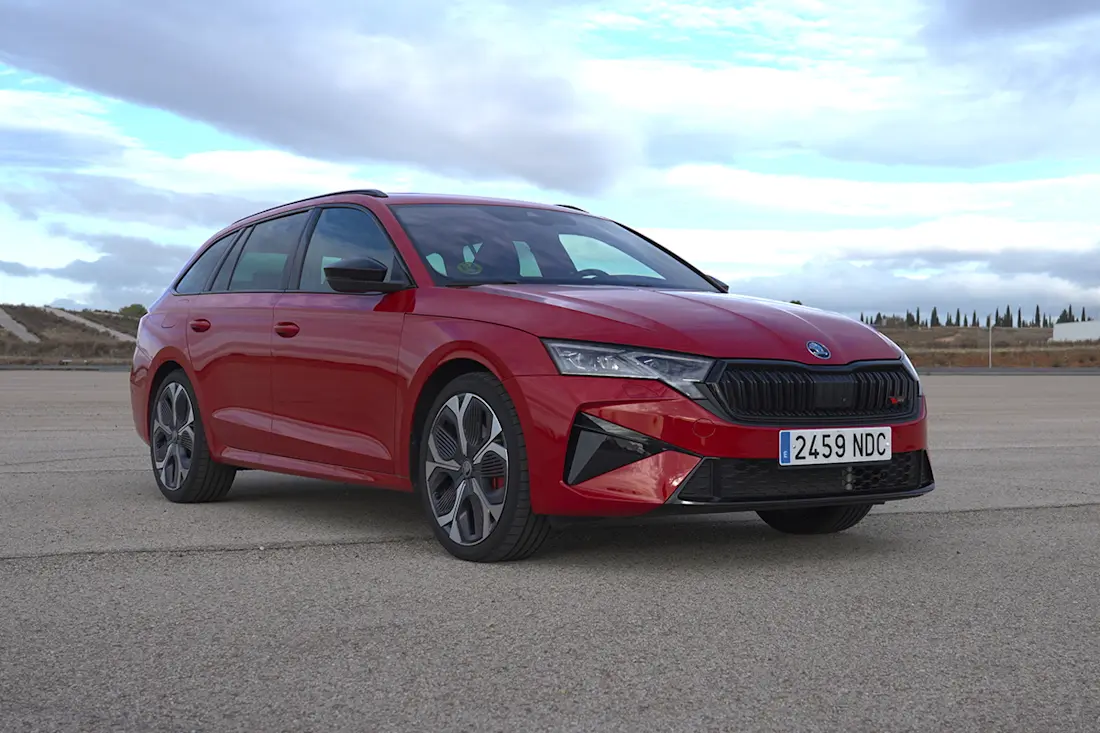 skoda-octavia-rs-2025 (1)