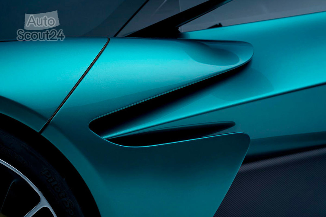 Aston-Martin-Valhalla-2022-(3).jpg