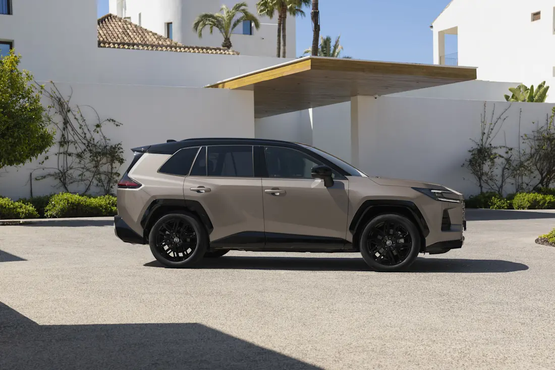 RAV4 2026 Ibrida Plug-In 03