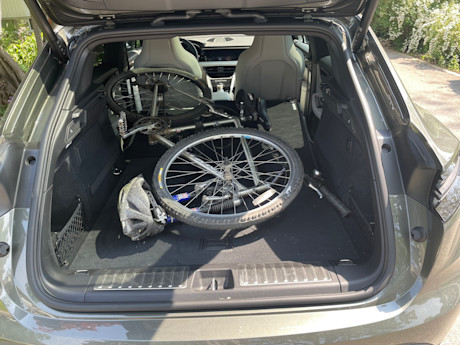 2025 Porsche Macan Electric Review Body Image