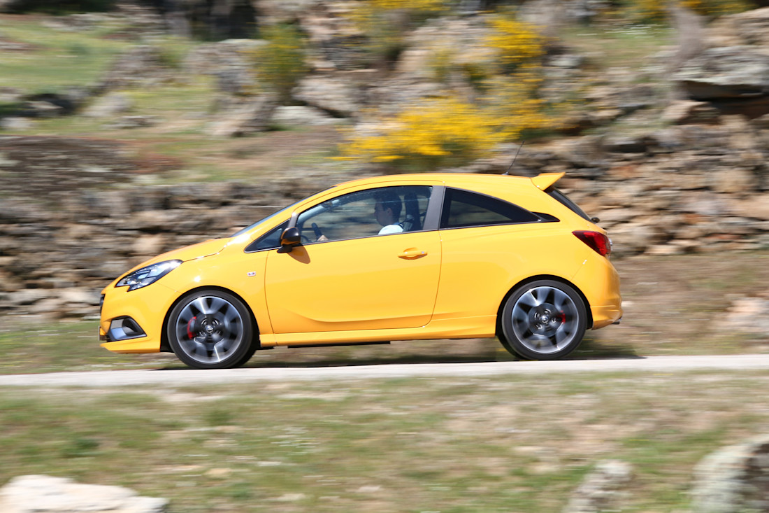 Opel Corsa GSi (35).JPG