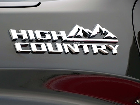 Editorial 2019 chevrolet silverado high country 03 jb
