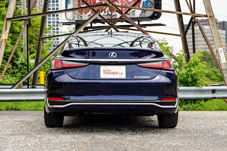 Editorial 2020 lexus es 300h 08 jl
