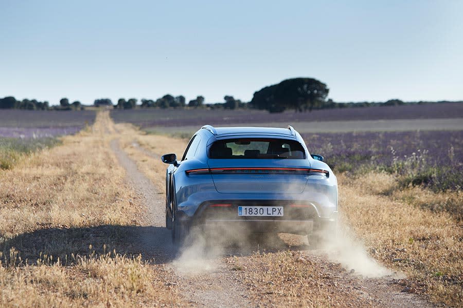 PORSCHE-TAYCAN-CROSS-TURISMO-029.jpg