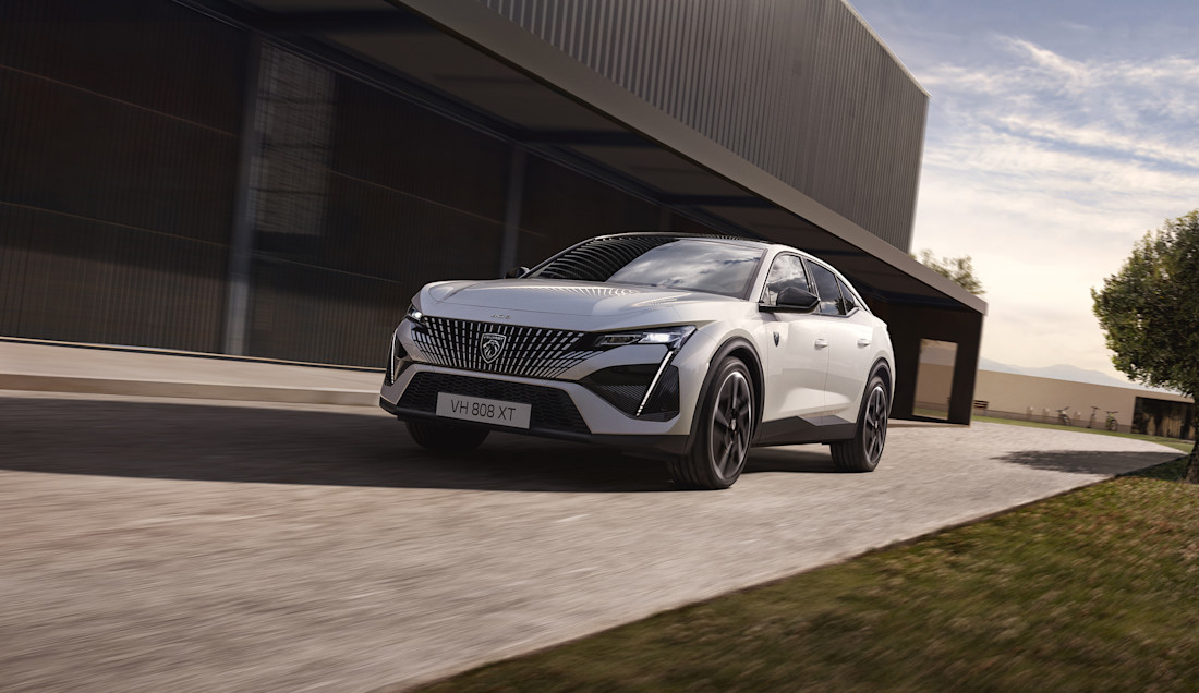 elektrische-peugeot-408-heeft-een-paar-verrassingen-in-petto-2024-01.jpg