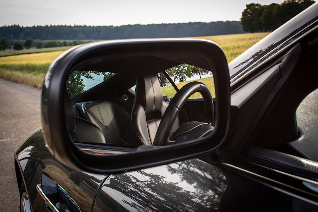 Aston-Martin-DB9-Mirror.jpg