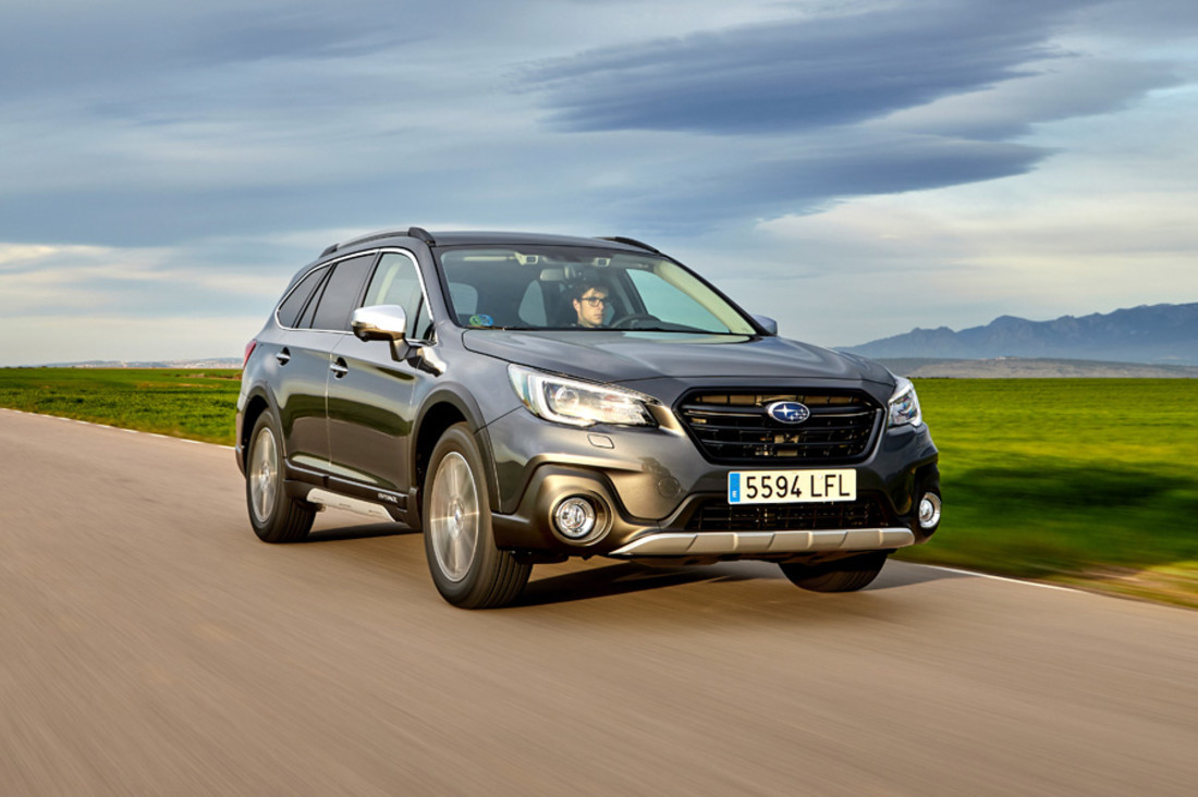 Subaru Outback Silver Edition (2).jpg