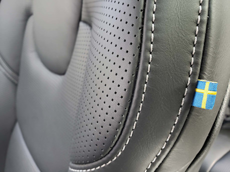 Editorial 2019 volvo v60 inscription 34 sw