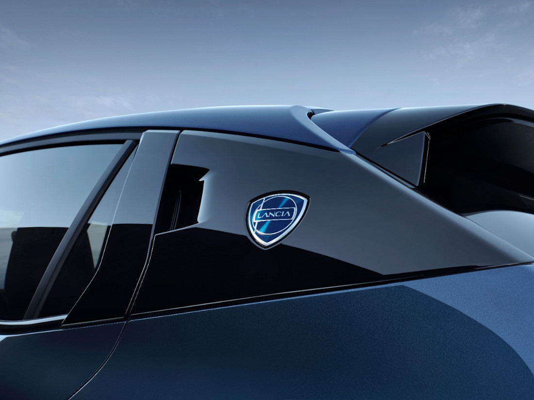 met-dit-gekkigheidje-verhelpt-de-lancia-ypsilon-2024-de-grootste-ergernis-van-snelladen-2024-03.jpg