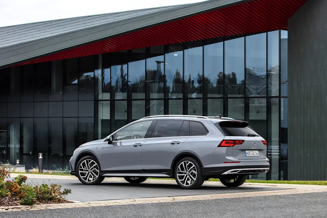 VW-Golf-8-Alltrack-2022-Side-Rear
