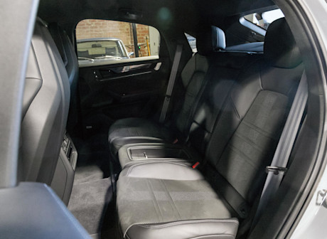 Editorial 2024 porsche cayenne 20 jw