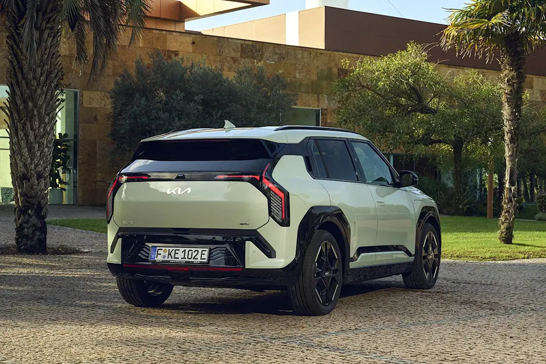 kia-ev3-gtline-aventurine-green-static-hires-005 kia-ev3-gtline-aventurine-green-static-hires-005
