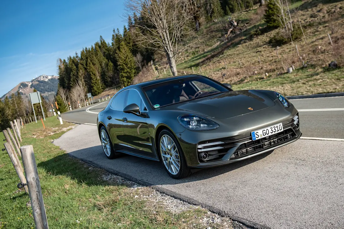  Wenngleich der Porsche Panamera Turbo S keinen Ökowettbewerb gewinnen wird, auf seinem (fahrdynamischen) Gebiet bleibt er eine Klasse für sich!