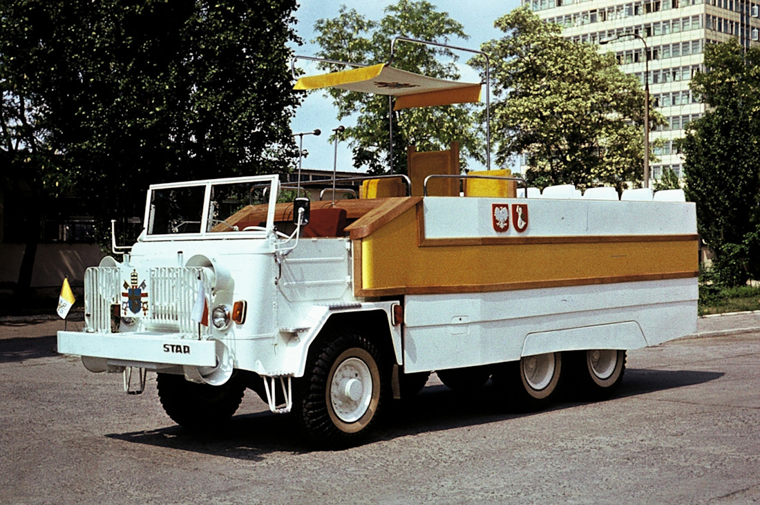 Top 15, Papemobiles : les véhicules du pape depuis 100 ans Body Image