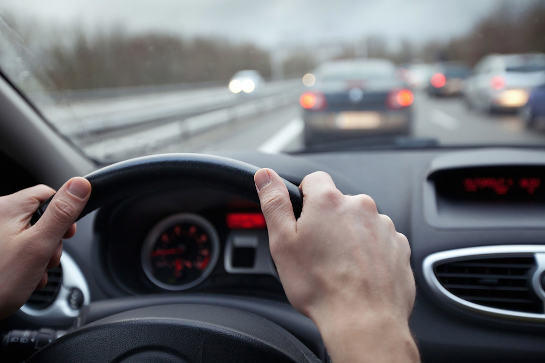Sicherheitsabstand im Auto – Fakten und Formeln