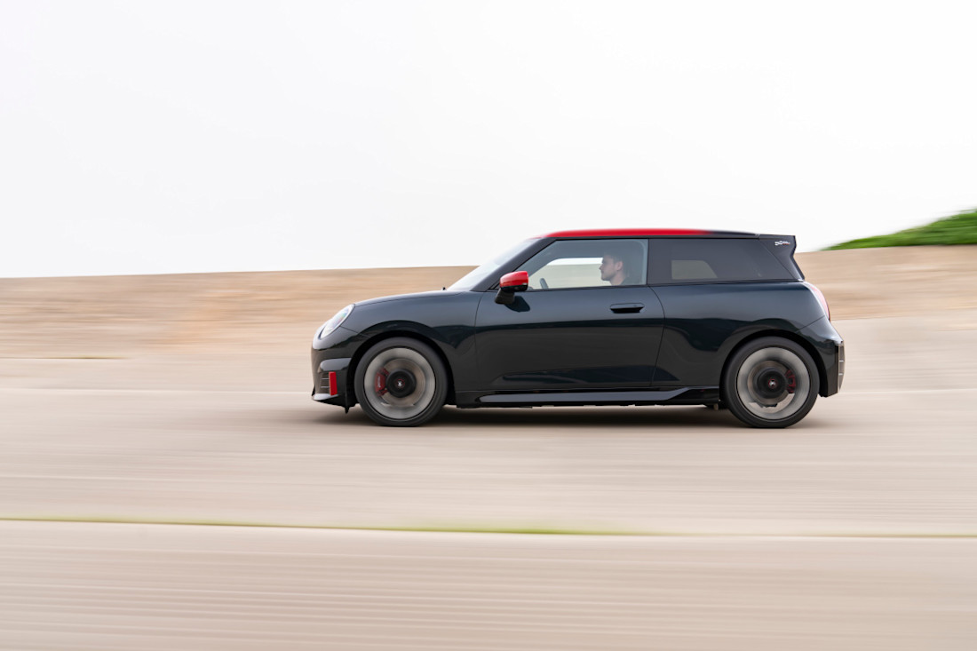 P90571662_highRes_the-mini-john-cooper.jpg